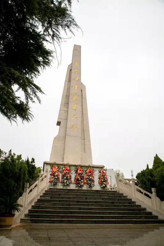 疏雨洗清明 芳菲祭英烈—— 安彩高科開展“學(xué)黨史、祭英烈、傳精神”主題活動(dòng)