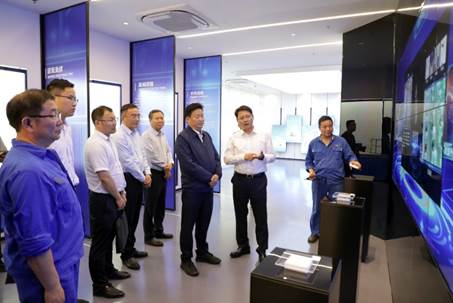 打造向上向前第一象限生力軍 錘煉甘于做人做事作難、受苦受累受屈的企業(yè)家隊(duì)伍——河南投資集團(tuán)黨委書記、董事長(zhǎng)劉新勇蒞臨安彩高科開展主題教育調(diào)研