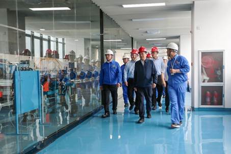 打造向上向前第一象限生力軍 錘煉甘于做人做事作難、受苦受累受屈的企業(yè)家隊(duì)伍——河南投資集團(tuán)黨委書記、董事長(zhǎng)劉新勇蒞臨安彩高科開展主題教育調(diào)研