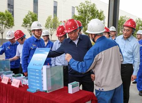 打造向上向前第一象限生力軍 錘煉甘于做人做事作難、受苦受累受屈的企業(yè)家隊(duì)伍——河南投資集團(tuán)黨委書記、董事長(zhǎng)劉新勇蒞臨安彩高科開展主題教育調(diào)研